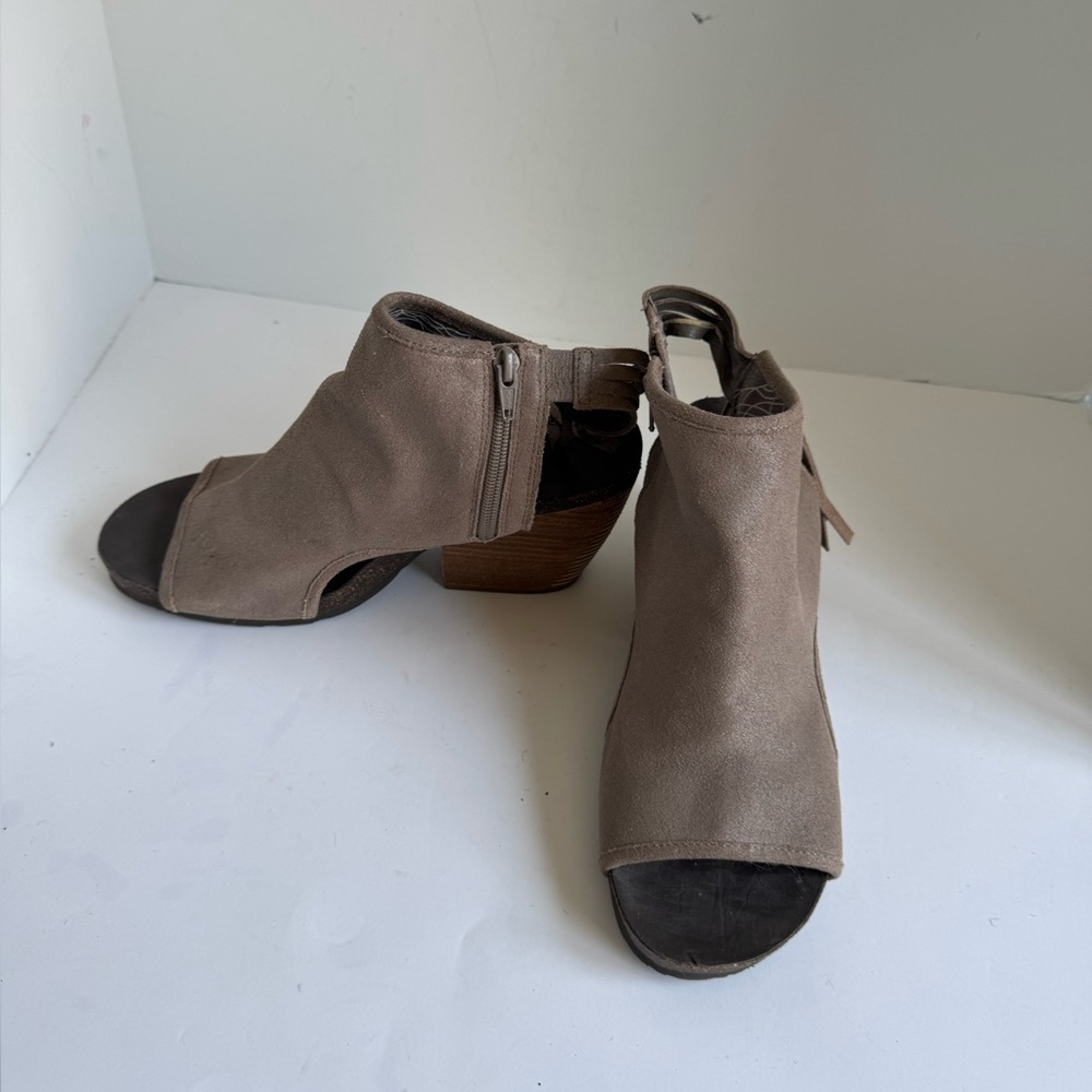 OTBT Free Spirit Fringed Tan Suede Chunky Heeled Sandals Womens Size 10 - Picture 4 of 16